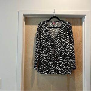 Vince Camuto black and off white pattern shirt with a tie in the front